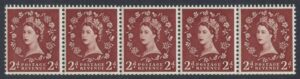 QEII sg543bd St Edward`s Crown 2d light red-brown strip (wmk sideways) – unmounted mint