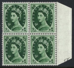 QEII Tudor Crown sg526 9d bronze-green block – unmounted mint